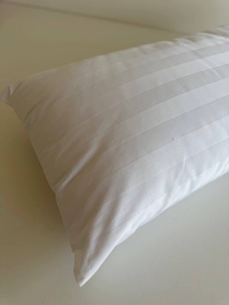 Almohada de fibra de firmeza media y transpirable