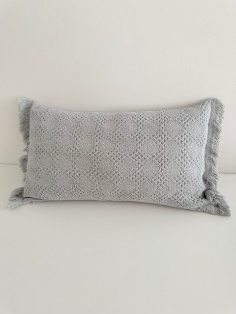 Cojín rectangular gris plata