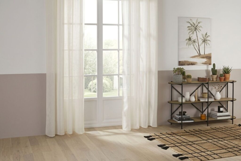 ¿Qué color de cortina combina con pared blanca?